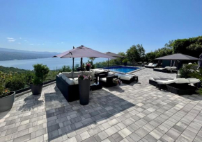 Villa White Pearl Diamond, Opatija mit Meerblick & Pool